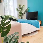 Apartment A Theme *