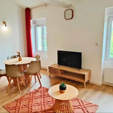 A Theme Apartment *